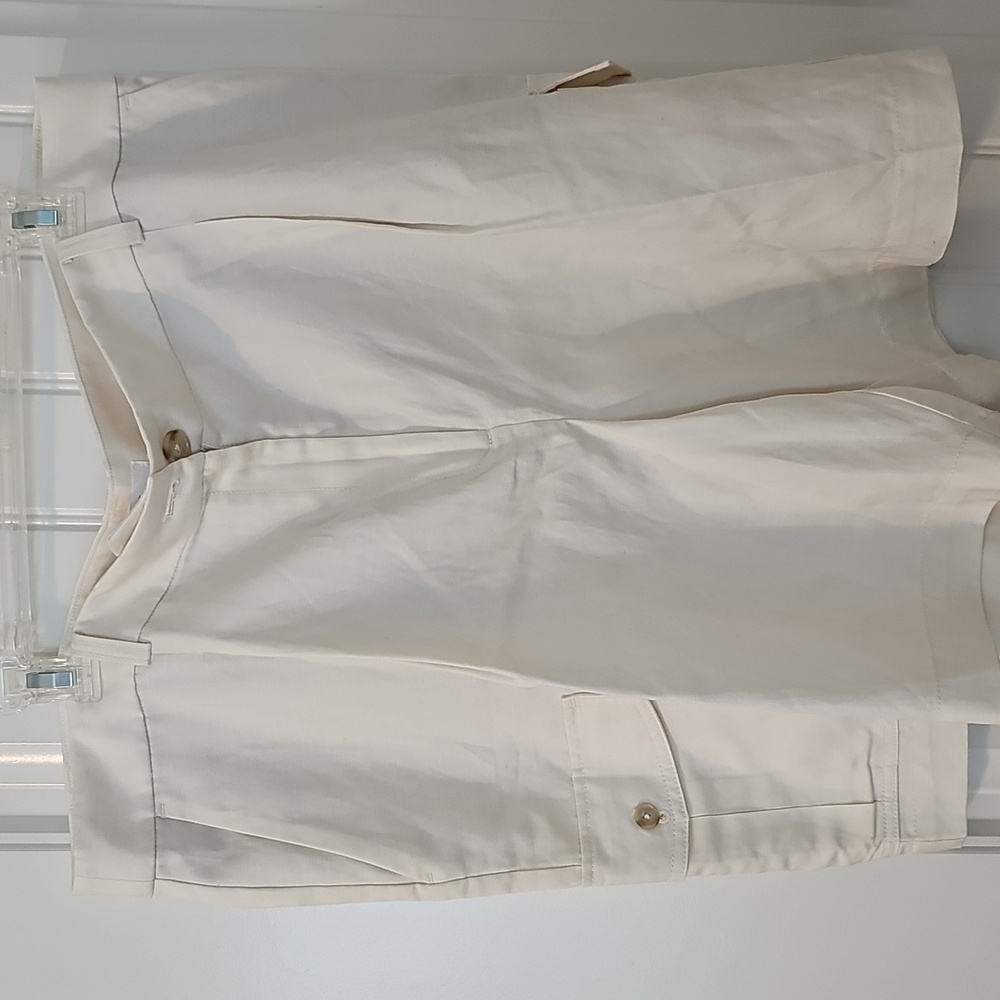 The Loft Classic Cream Women's Shorts - Picture 2 of 2